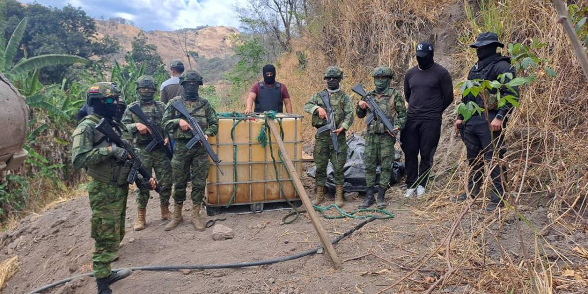 El Ejército desmantela dos campamentos de minería ilegal en Loja