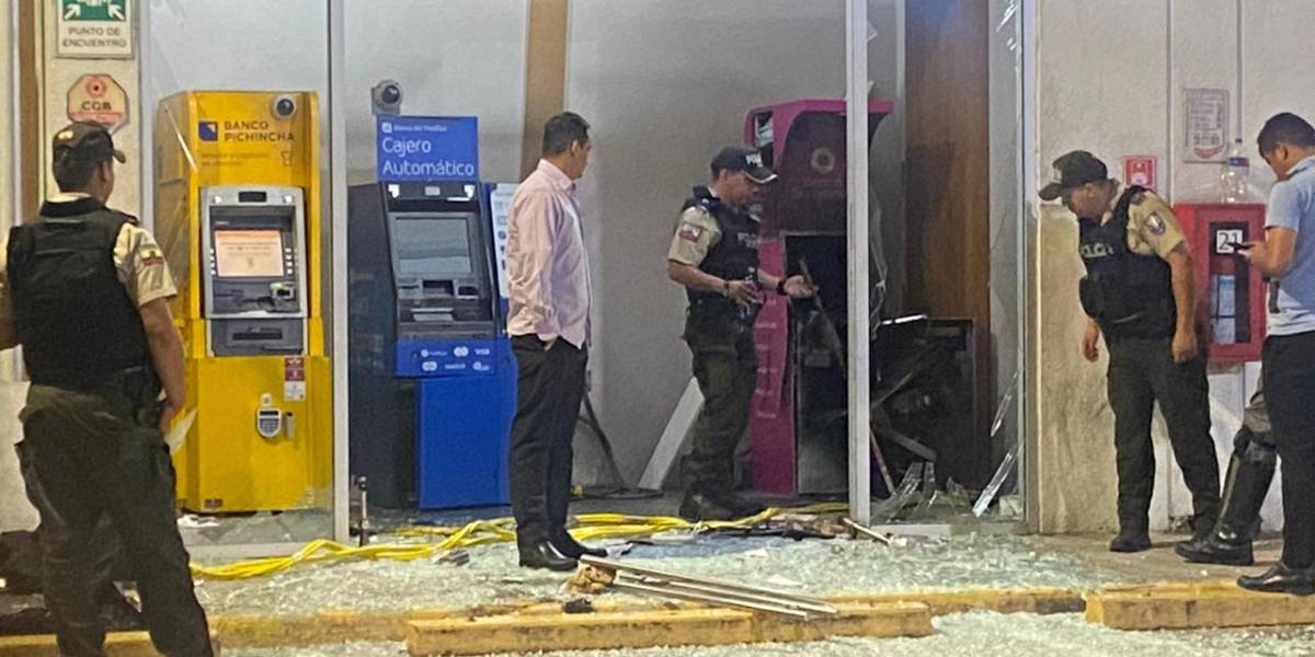 Guayaquil | Un cajero automático en la autopista Narcisa de Jesús fue atacado con un equipo de soldadura