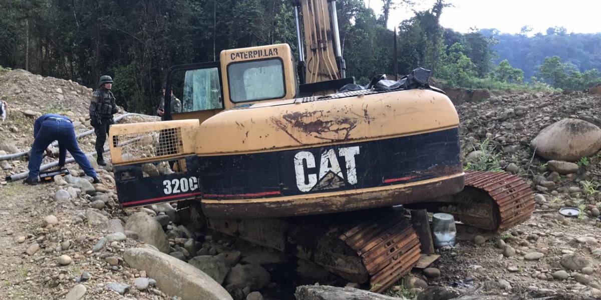 El próximo decreto-ley de Lasso propondrá que la maquinaria incautada a la minería ilegal pase a manos del Estado