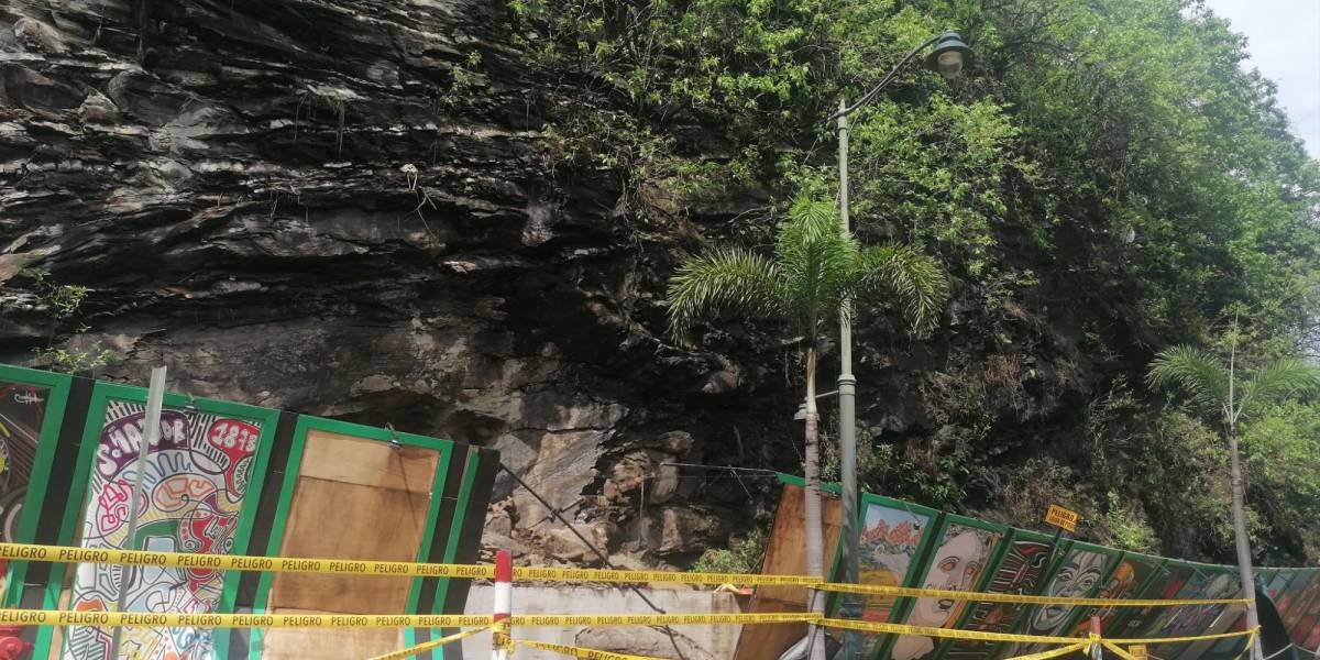 Guayaquil: lluvias torrenciales causan desprendimiento de rocas del cerro a Puerto Santa Ana