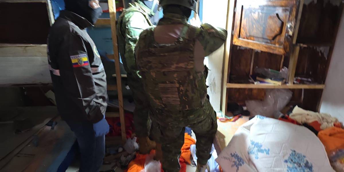 Militares decomisaron celulares y armas blancas en las cárceles de Guaranda, Loja y Santo Domingo