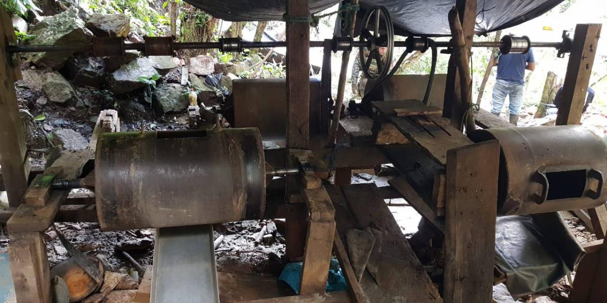 7 detenidos tras desmantelar un campamento de minería ilegal en Sucumbíos