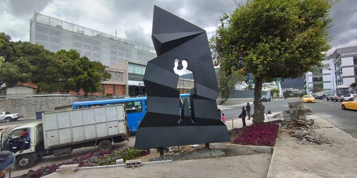 Al frente de la Asamblea Nacional se construye la plaza 'Transparencia'