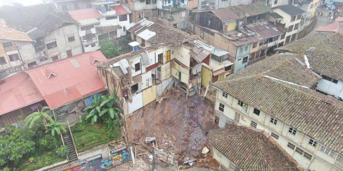 Familias afectadas y casas destruidas tras socavón en Zaruma