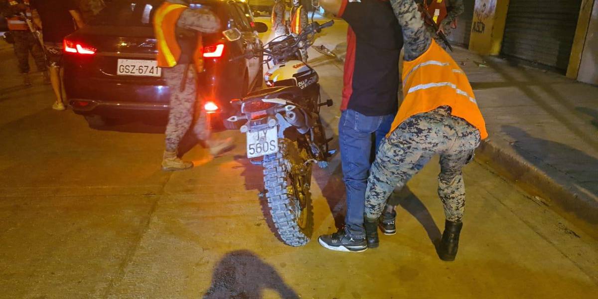 Más de 400 personas desalojadas de fiesta clandestina en Guayaquil