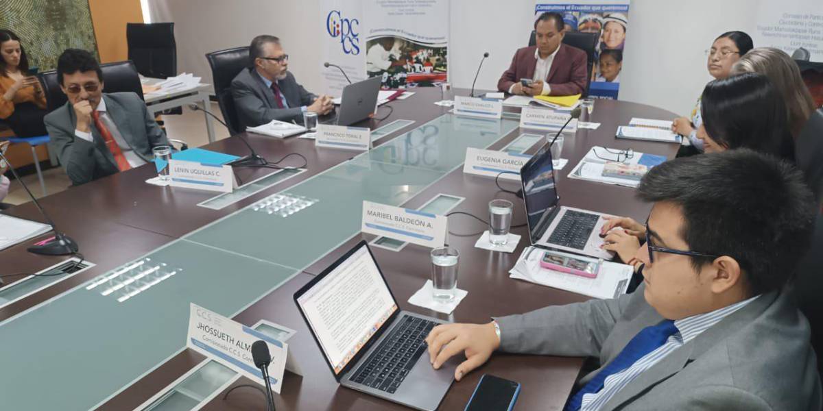 Concurso Contralor: un juez de Samborondón ordena la suspensión temporal del proceso de selección