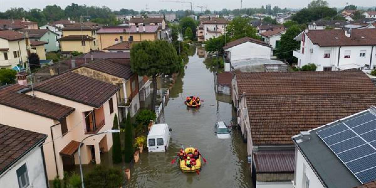 Italia: 14 personas han muerto y más de 20 mil evacuaron por las inundaciones