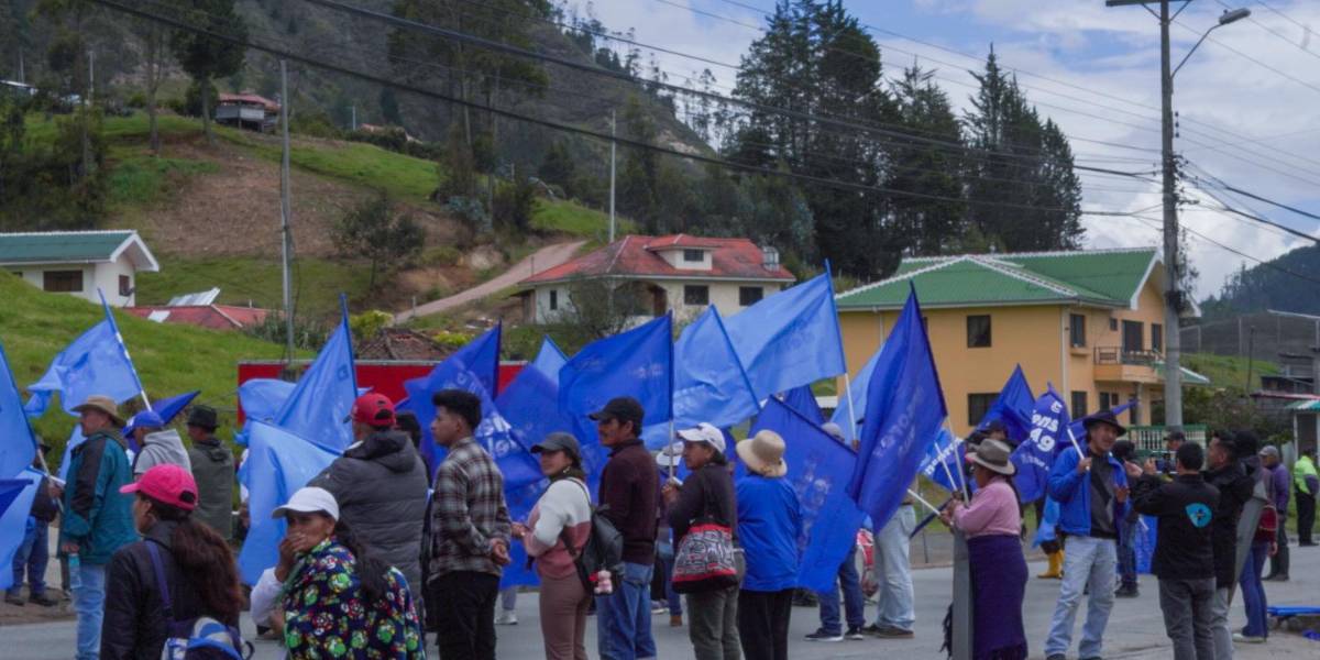 Cuenca: Ciudadanos protestaron en contra del proyecto minero Loma Larga y el alza del diésel