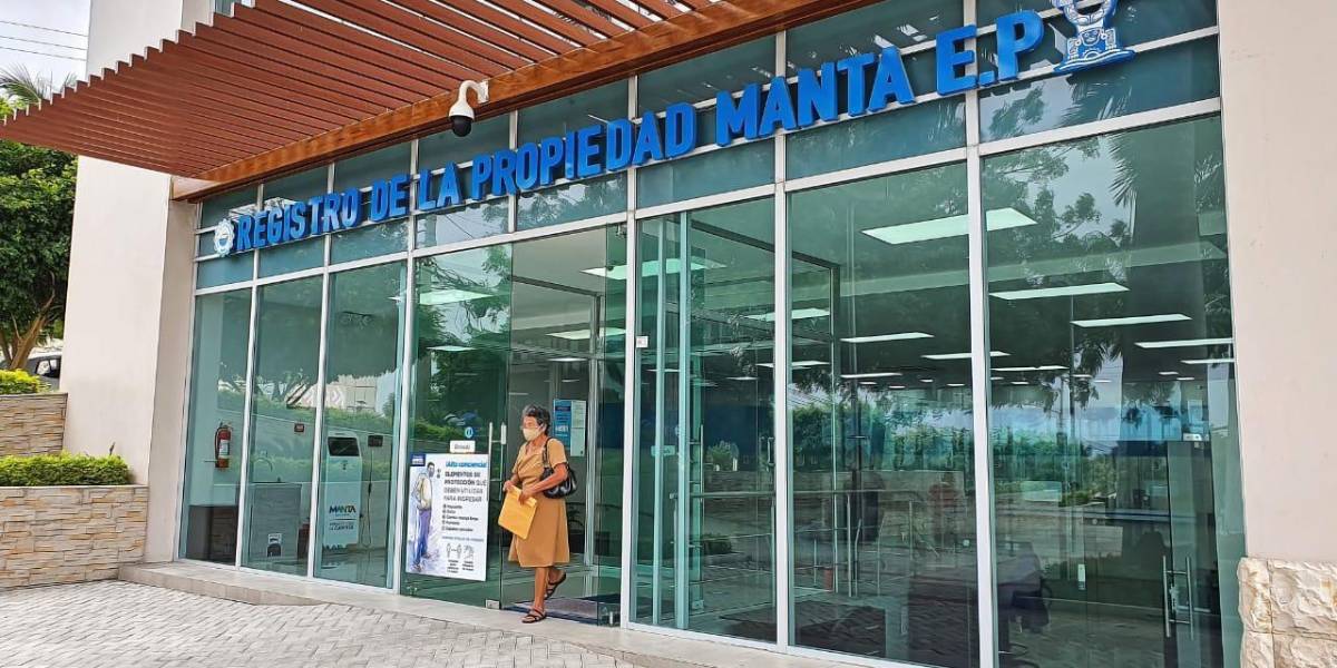 Un funcionario del Municipio de Manta permitió venta de casa de hermano de alias Fito