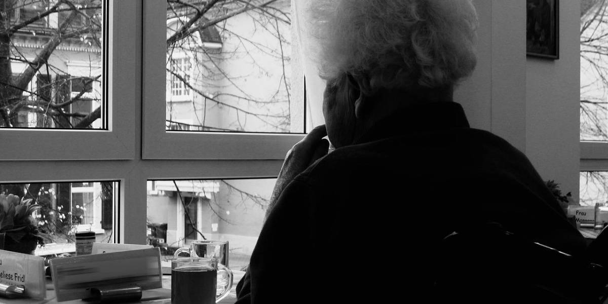 Nuevo estudio relaciona la soledad con otros factores de riesgo de sufrir demencia