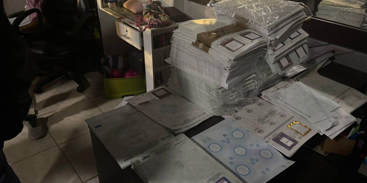 Un hombre imprimía documentos falsos de 23 agencias de tránsito desde Guayaquil