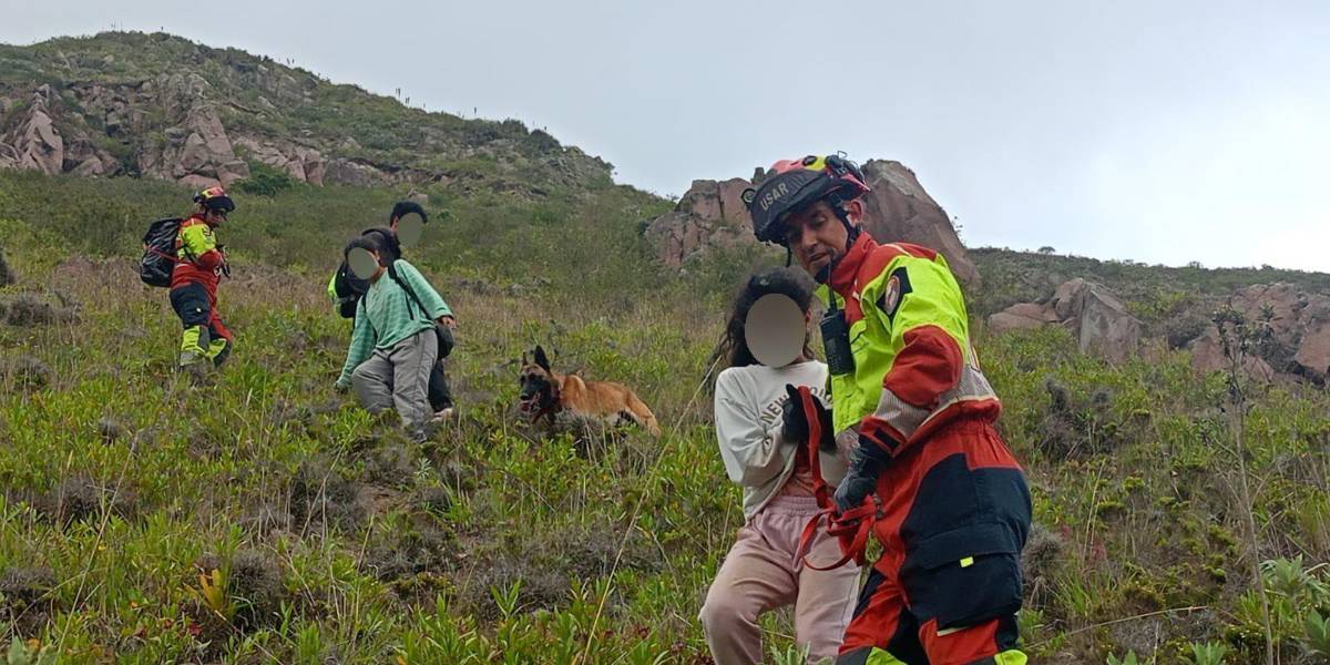 Cuatro personas perdidas en el cerro Marca, rescatadas con ayuda de canes bomberos