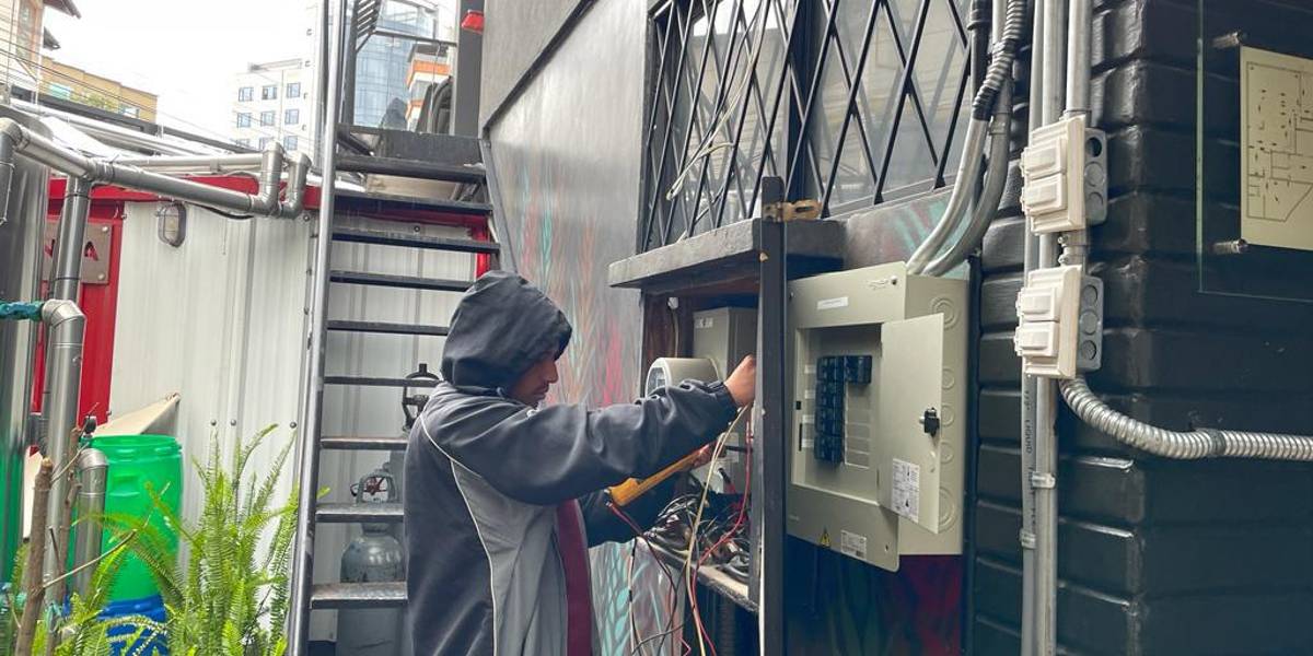 Apagones en Ecuador: los bares y restaurantes en Quito abrieron pese a la duda por los cortes de luz