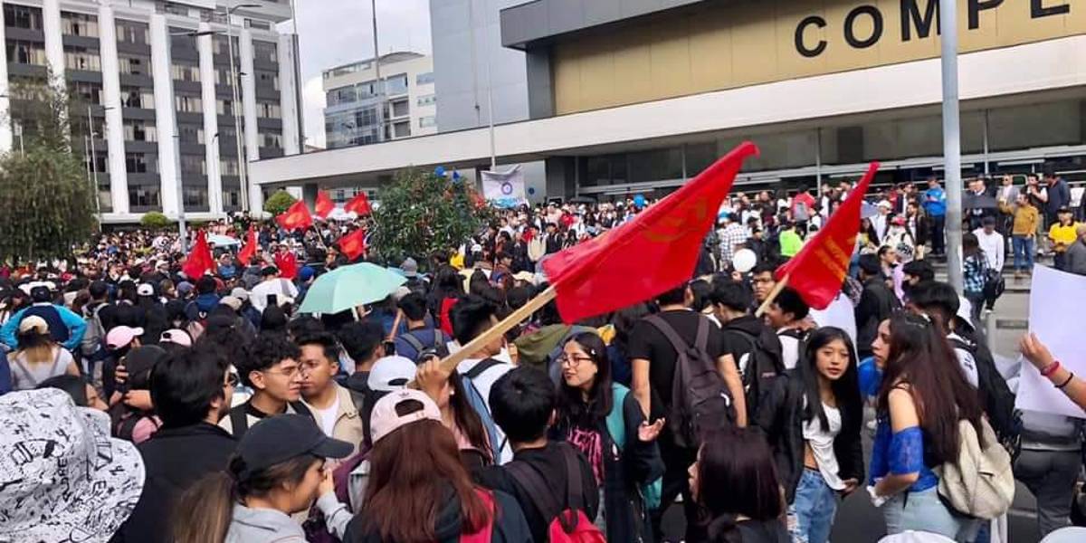 Quito: marchas y plantones de respaldo a la acción de protección a favor del rector de la U. Central