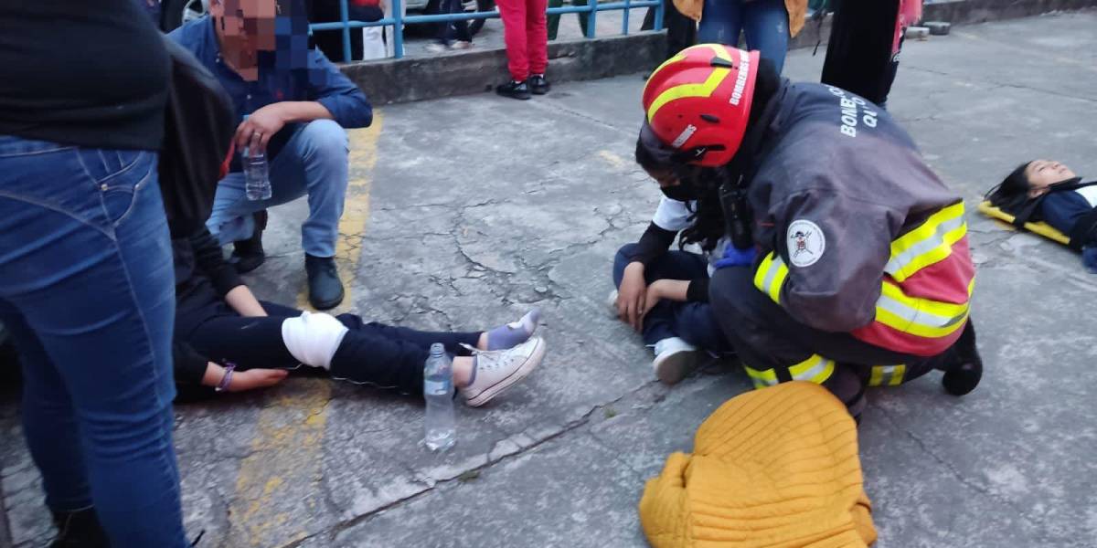 Estudiantes heridos y golpeados tras estampida al final de un evento en colegio de Quito