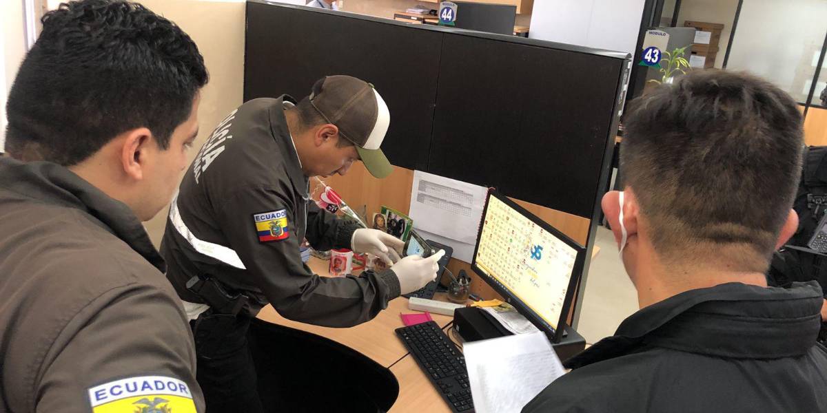 Allanan oficinas del IESS en Guayaquil por investigación sobre emisión irregular de carnets de discapacidad