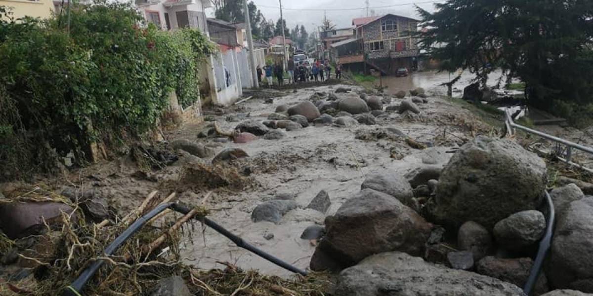 Fuertes lluvias provocaron el desbordamiento de un río en Cañar