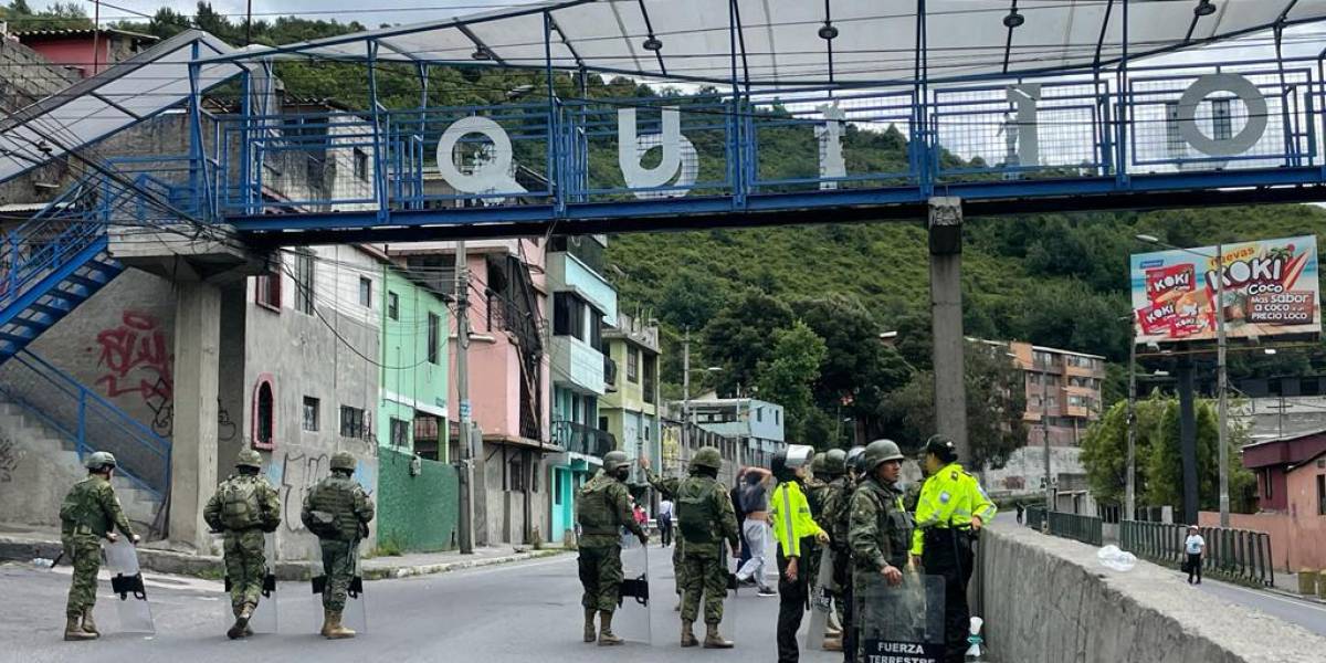 Paro nacional: la gente se moviliza a pie en diferentes zonas de Quito