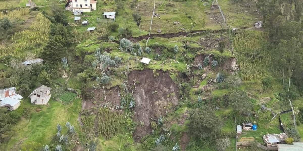15 familias afectadas por deslizamiento de tierra en Paccha, Cuenca
