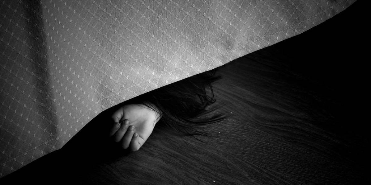 Hallan el cuerpo de una mujer en estado de descomposición en un departamento que alquilaba en el sur de Guayaquil