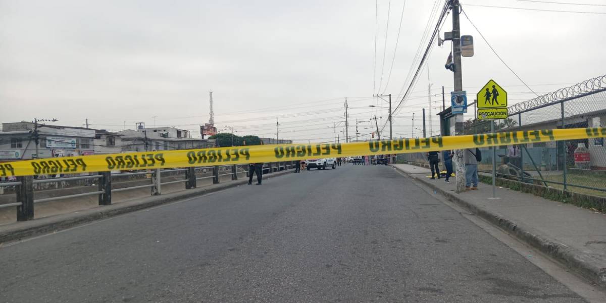 Una pareja fue asesinada tras dejar a sus hijos en una escuela en Mucho Lote, norte de Guayaquil