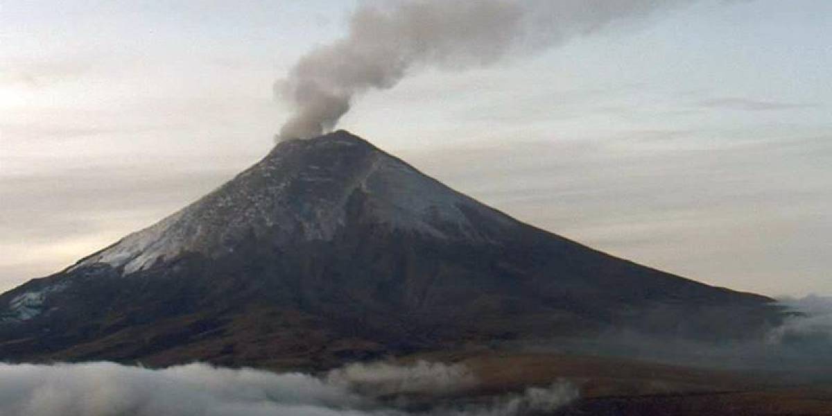 El volcán Cotopaxi registra flujos de agua y lodo a causa de las lluvias en la zona