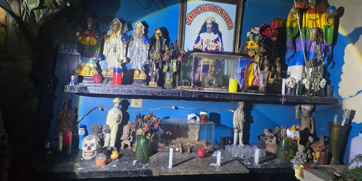 Los Ríos: Militares hallan osamentas y altares de la Santa Muerte en tres casas