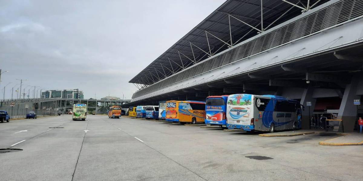Estas son las cooperativas de transporte que no están vendiendo pasajes en Guayaquil por el paro