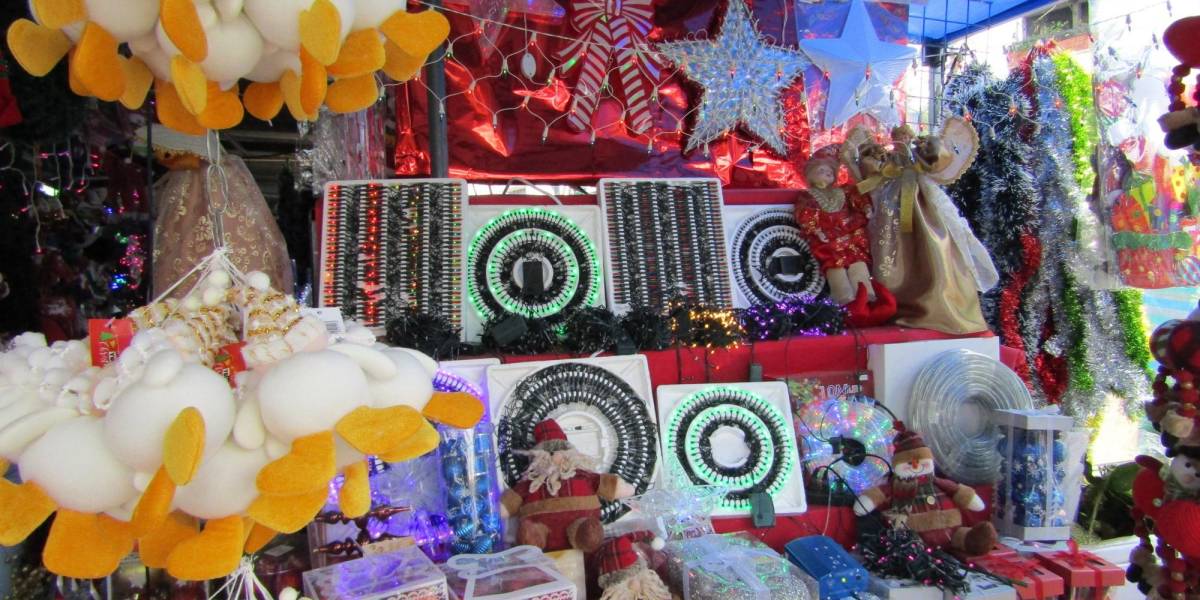 Comercio navideño aumenta en Guayaquil pese a incremento de casos de COVID-19