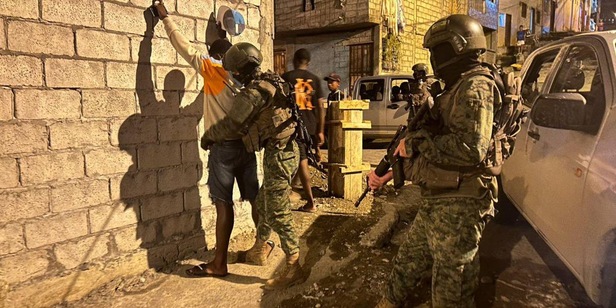 El Presidente emitirá un decreto para regular el uso de armas letales contra el terrorismo en Ecuador