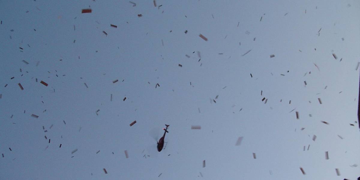 Una lluvia de poemas cubre Róterdam en memoria de su destrucción