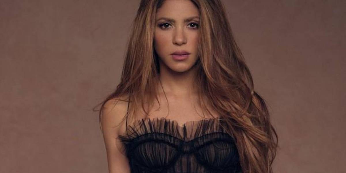 Shakira canta por primera vez 'Monotonía', ¿tiene lágrimas en sus ojos?
