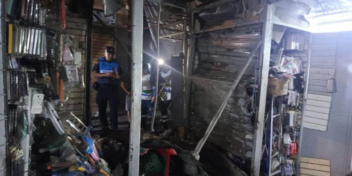 Guayaquil: Criminales destruyeron locales de La Bahía con explosivos en un atentado terrorista