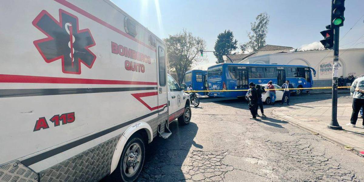 Colisión de dos buses deja varios heridos en Quito