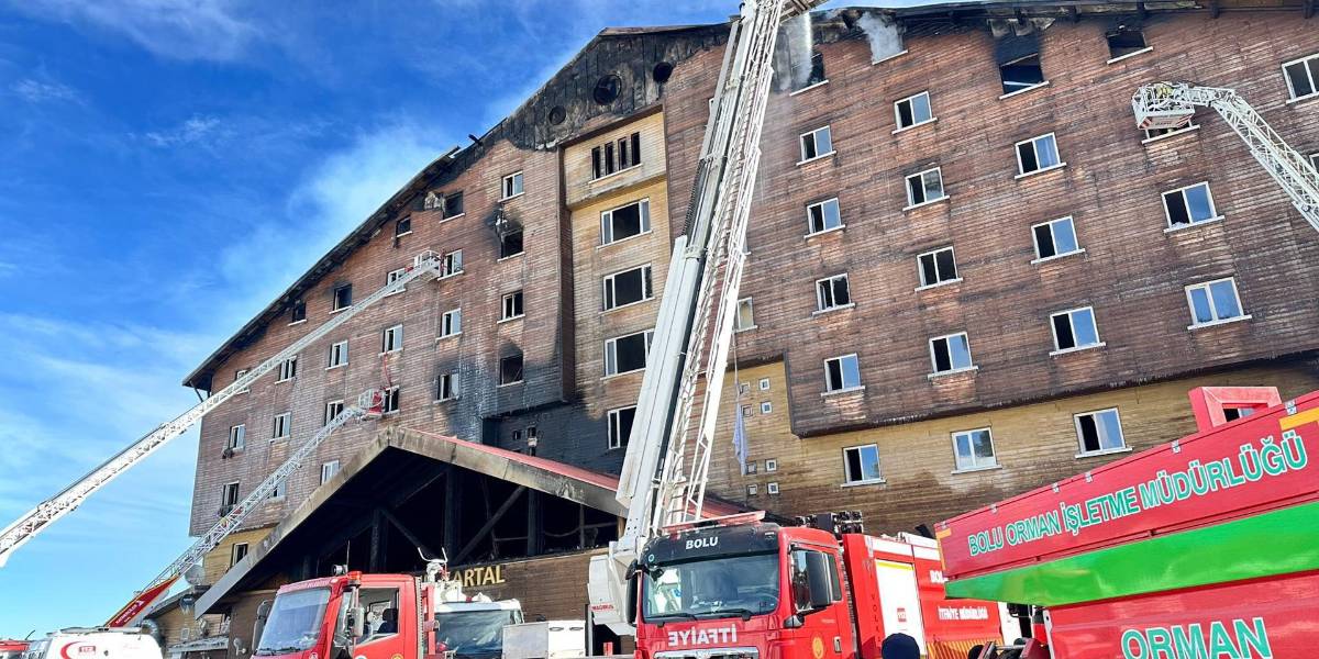 Más de 69 muertos deja un incendio en un hotel de esquí en Turquía