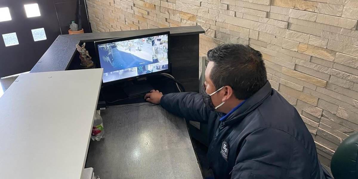 Los ciudadanos invierten en tecnología para reforzar la seguridad en los barrios del Ecuador