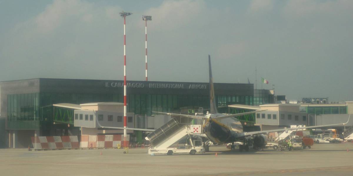 Video | Hombre muere al ser absorbido por un motor de avión en aeropuerto de Bérgamo, Italia