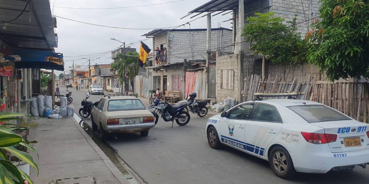 Decenas de explosivos son hallados en la Isla Trinitaria, al sur de Guayaquil