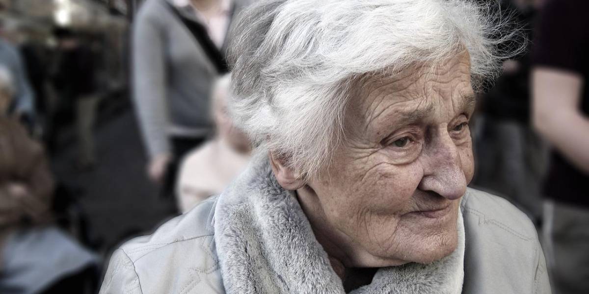 La forma en la que caminas puede decirte si tienes riesgo de padecer Alzheimer