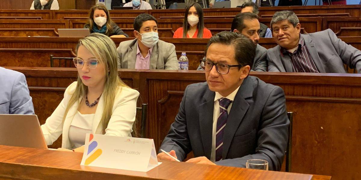 Defensor del Pueblo, Freddy Carrión, pide disculpas al país