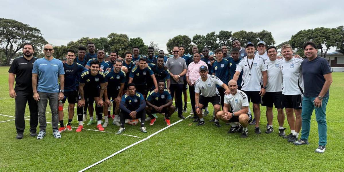 El ministro del Interior visitó el entrenamiento de Emelec para dialogar de los problemas del fútbol ecuatoriano