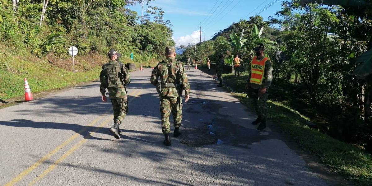El Ejército descubre base de descanso de grupo armado ilegal en Sucumbíos