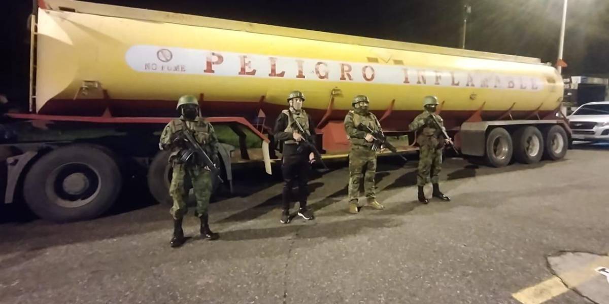 Fuerzas Armadas detienen camión con 10 000 galones de diésel en Sucumbíos