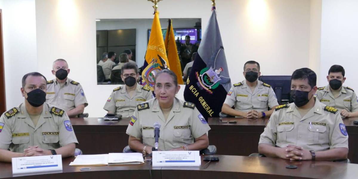 19 generales de la Policía presentaron disponibilidad de sus cargos al presidente Guillermo Lasso