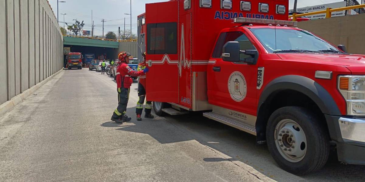 Quito: choque entre un bus y patrullero dejó un policía fallecido