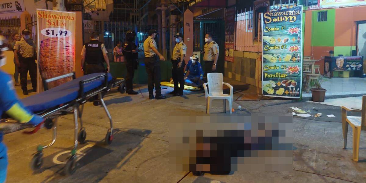 Policía y delincuente mueren en un cruce de balas en Samanes, norte de Guayaquil