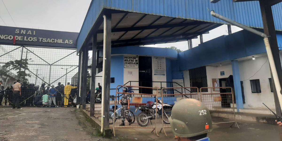 Un grupo de reos se subió al techo de la cárcel de Santo Domingo