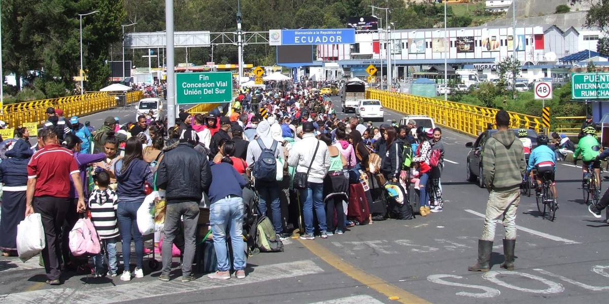 Malestar entre comerciantes colombianos por el cierre de frontera con Ecuador