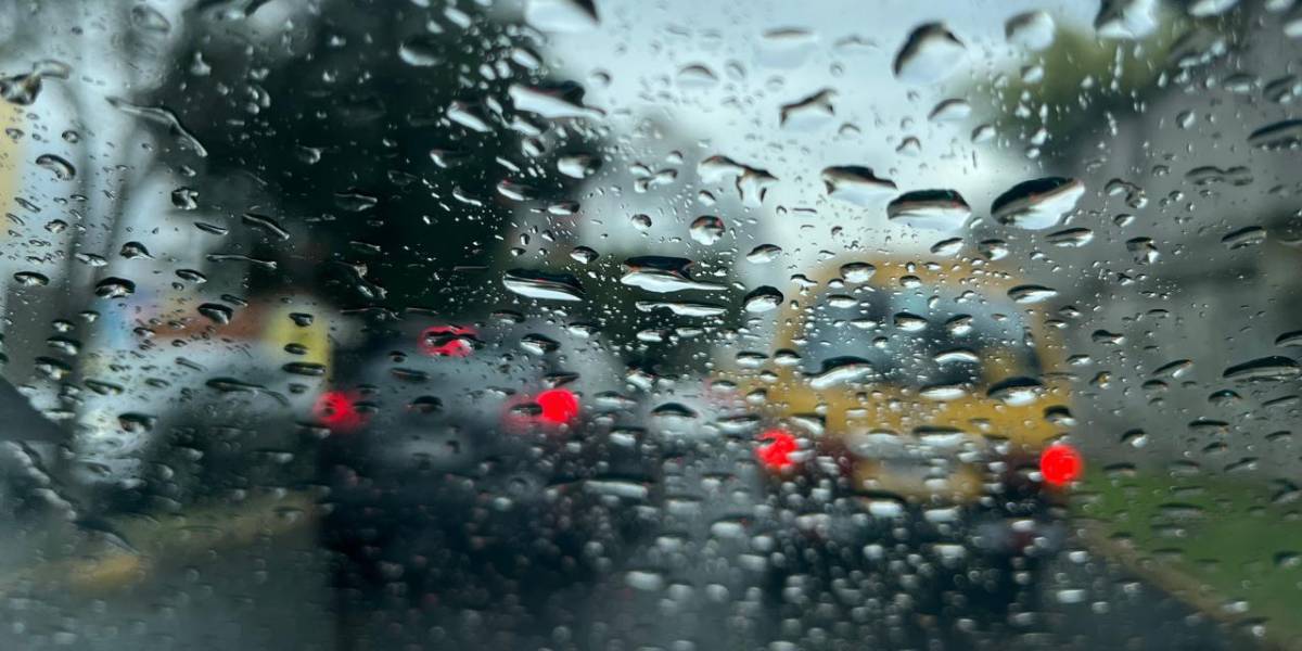 Un aguacero se reporta en Quito, este 20 de noviembre de 2025