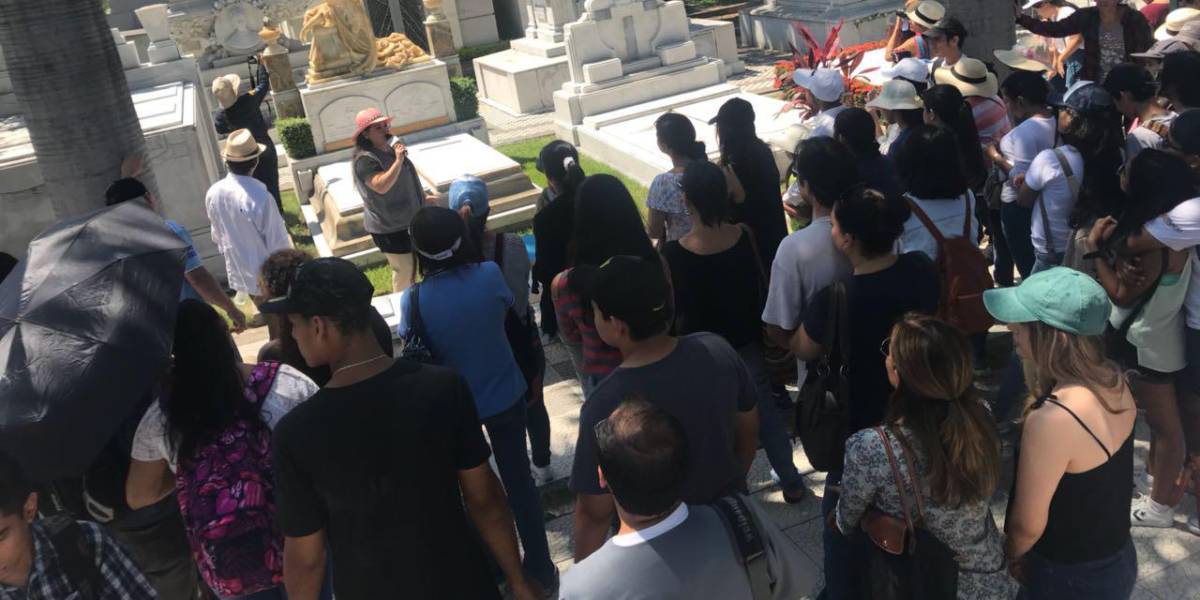 Cementerio patrimonial de Guayaquil ofrece recorridos guiados a visitantes